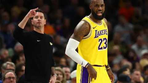 08月12日首发！安踏×巴黎世家联名老爹鞋款曝光